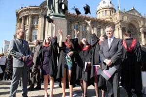 العمل اثناء الدراسة في بريطانيا